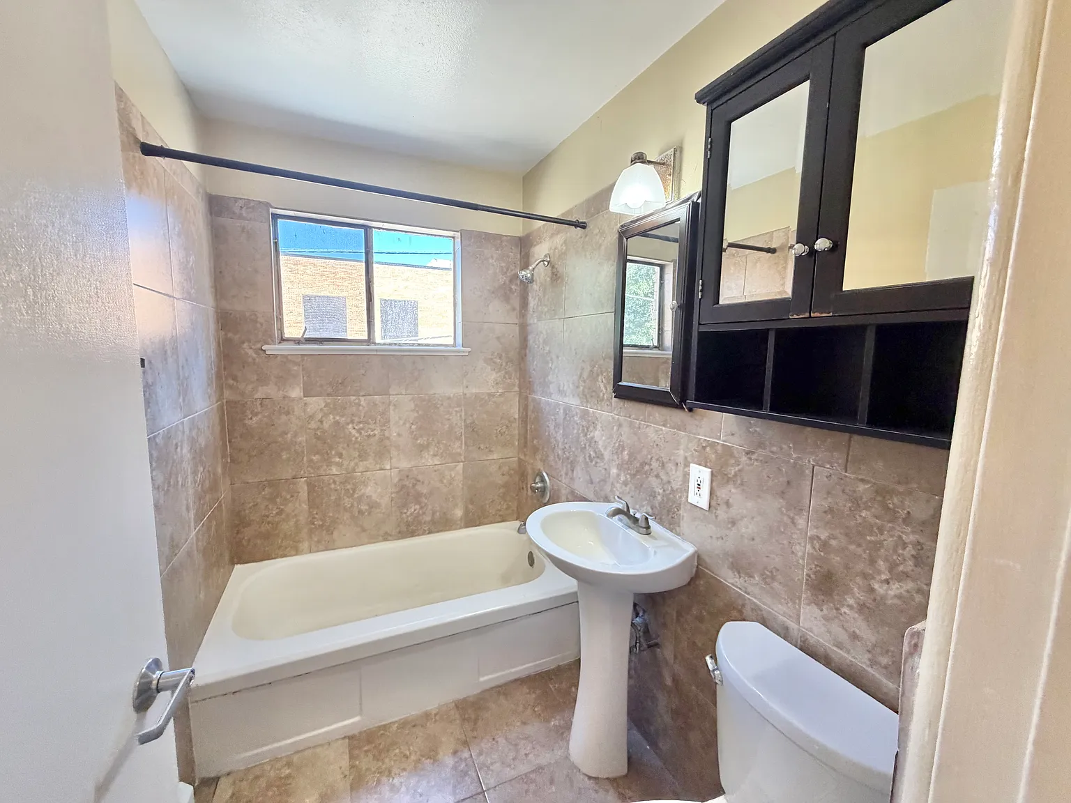 2 bed, 680 sqft, $1,650 — Photo 3