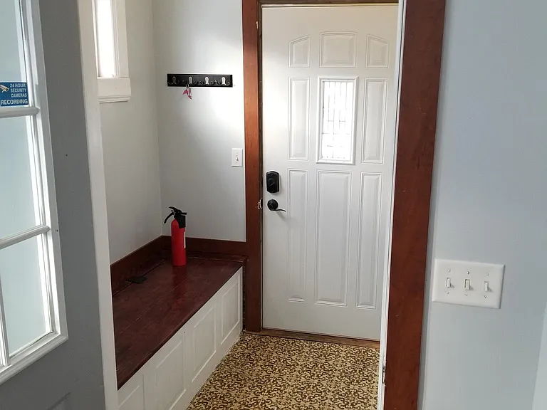 1227 Jefferson Ave — Photo 8