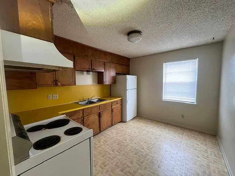 410 Veterans Ave — Photo 3