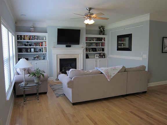 4th image of 10307 Barrands Ln