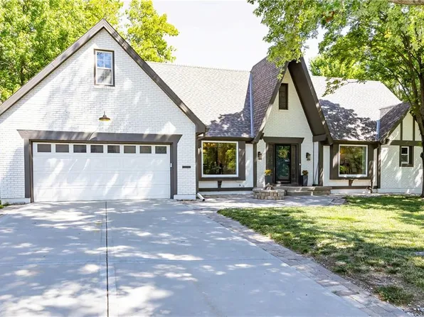 8000 W 113th St, Overland Park, KS 66210