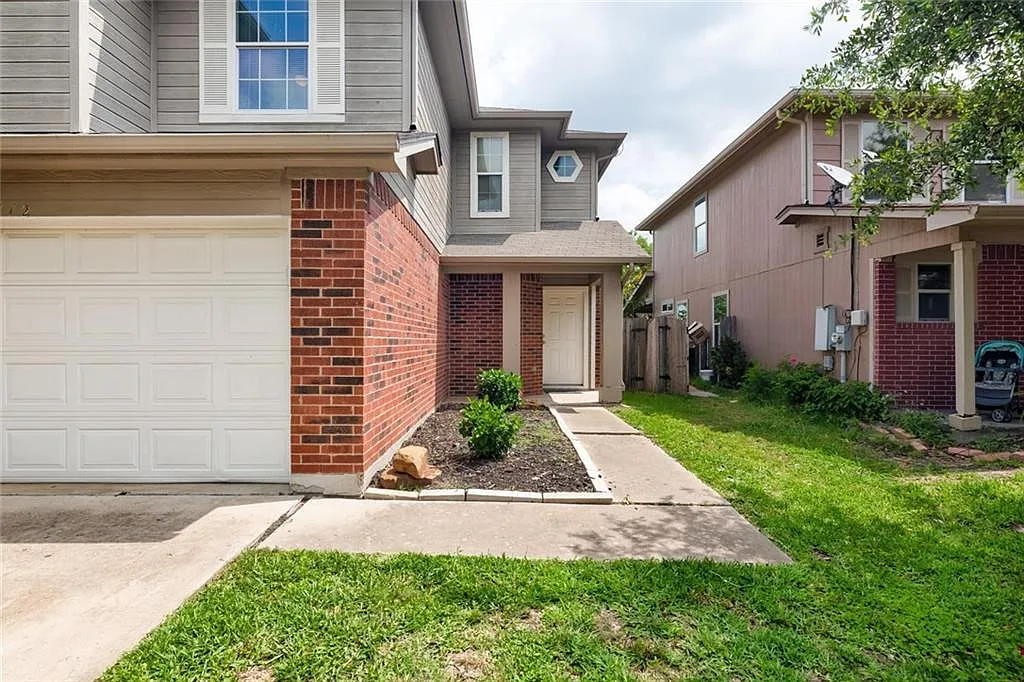 3 bed, 2.5 bath, 1676 sqft, $1,895 — Photo 2
