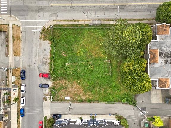 2nd image of 2381 Shaughnessy St