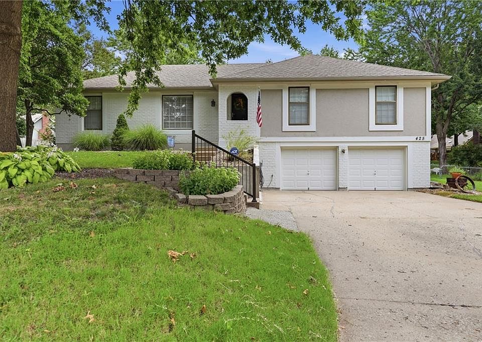 1st image of 425 NE Sunview Cir