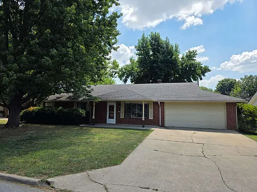 1806 SE Lawrence St Photo 1