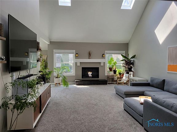 5th image of 605 Kirkshire Dr