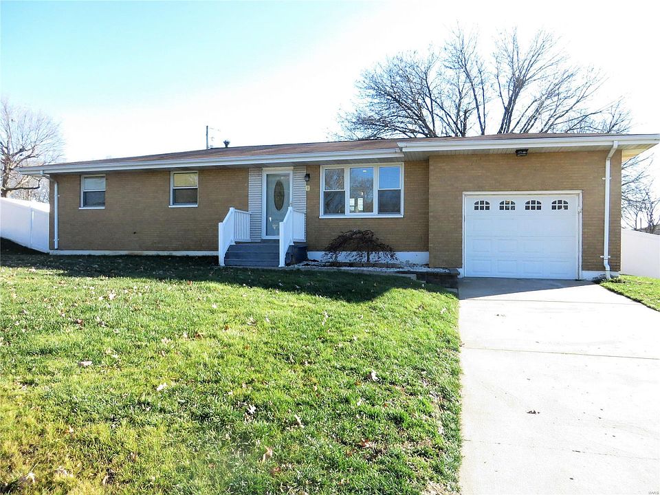 1st image of 4 Cedar Ln