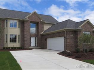 231 Aspen Ln, Oxford, MI 48317