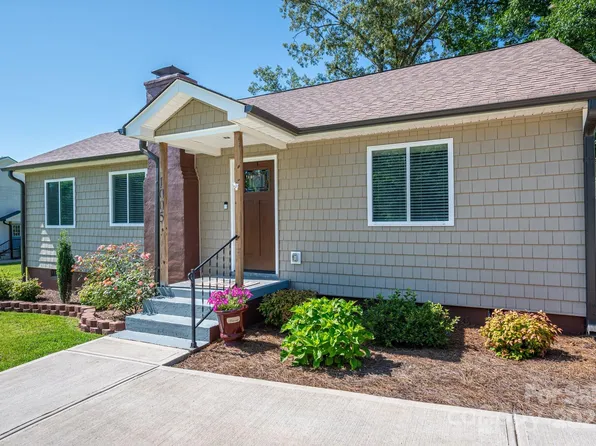 1005 Noles Dr, Mount Holly, NC 28120