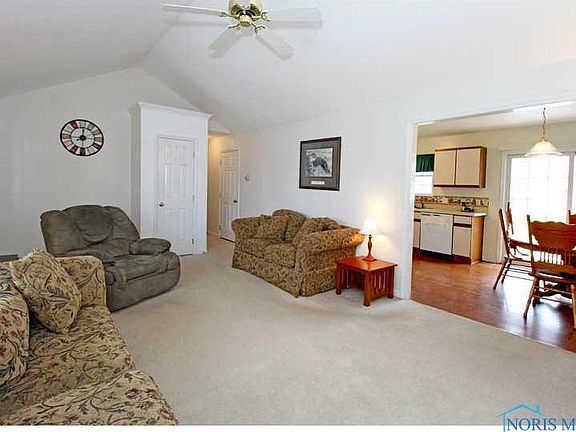 3rd image of 866 Quigley St