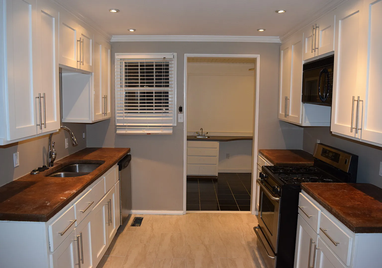 3 bed, 2.0 bath, 1654 sqft, $1,795 — Photo 3