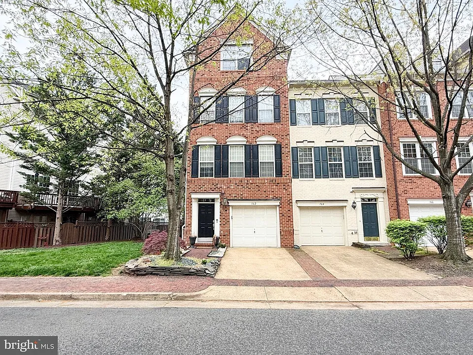 162 Barrett Pl #1