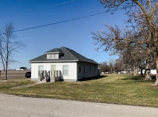 905 Maple Ave, Paris, IL 61944