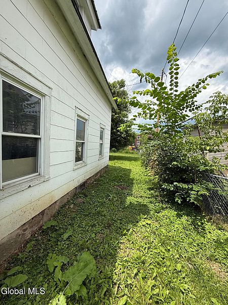 4th image of 17 Algonkin Street
