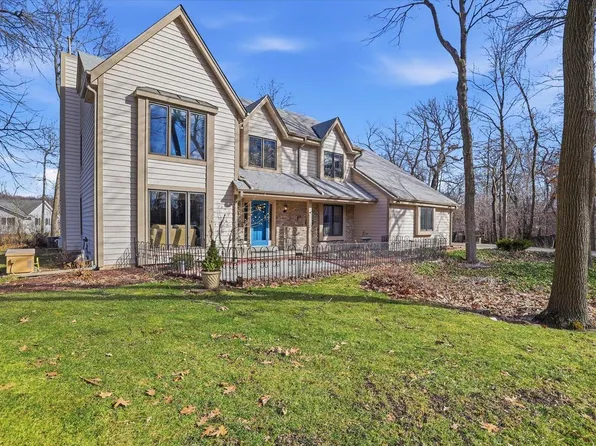 2100 South Cherrywood COURT, New Berlin, WI 53151