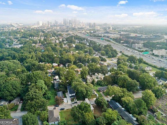 3rd image of 212 Doane St SW