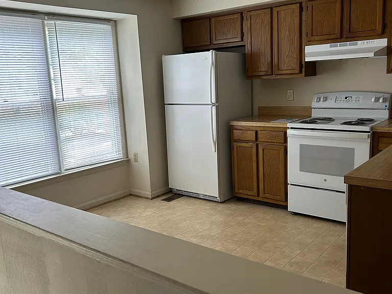 118 Grantham Ct — Photo 6