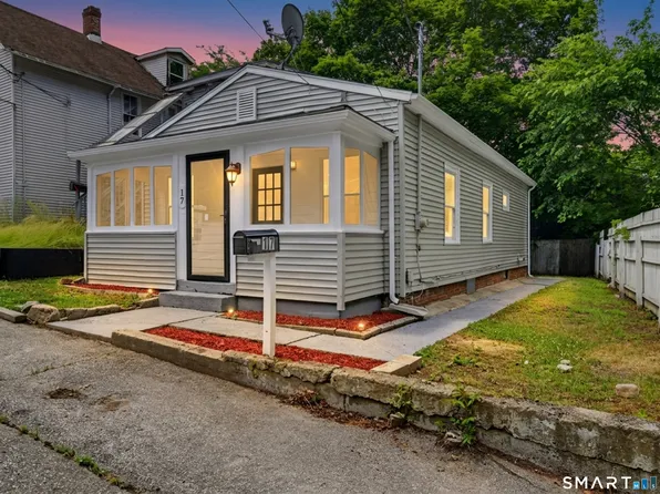 17 Ripley Pl, Norwich, CT 06360