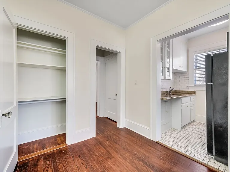 2115 W Hills Ave — Photo 42