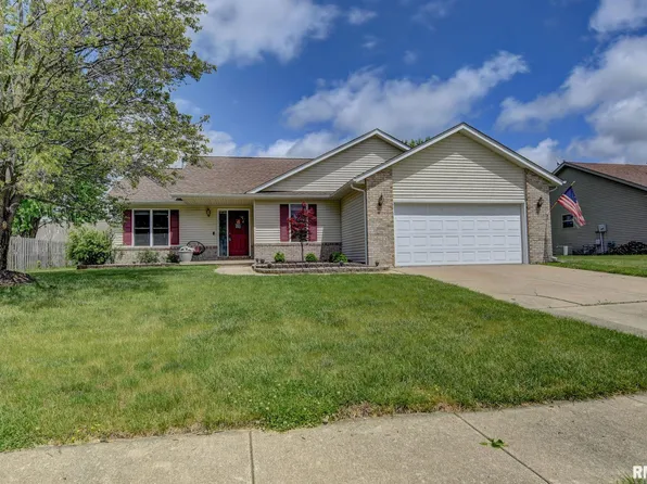 227 Foxx Manor Dr, Chatham, IL 62629