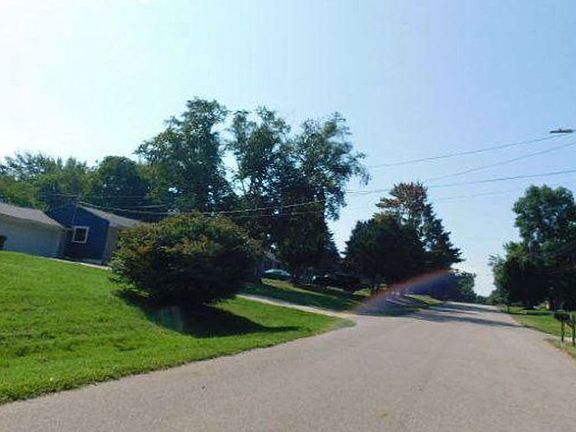 Exterior Neighborhood (street photo)