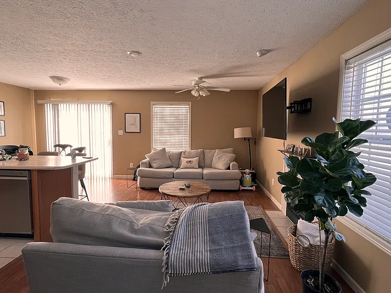 3590 S Oaklawn Cir — Photo 2