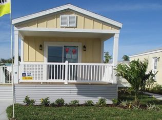 32 Hopetown Rd, Micco, FL 32976