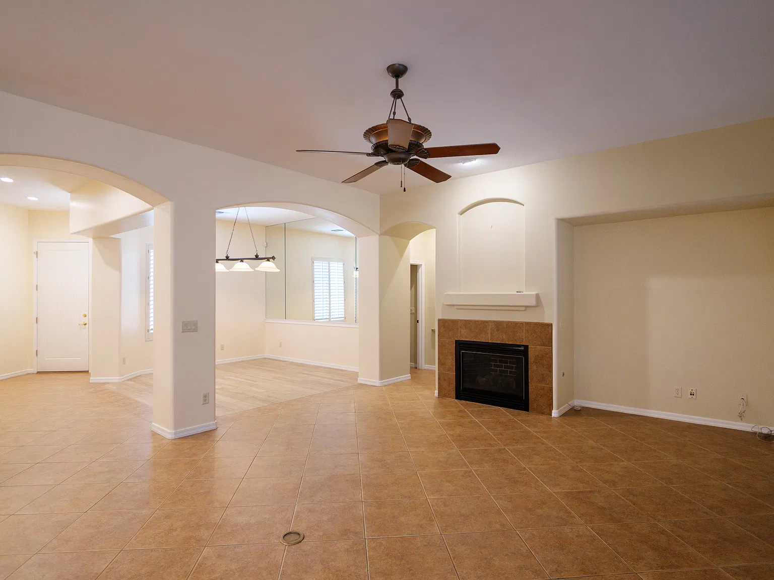 3 bed, 2250 sqft, $3,495 — Photo 3