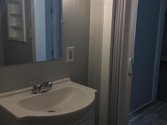 3rd image of 708 1/2 S Marion St
