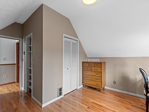 5th image of 4929 N Idlewild Ave