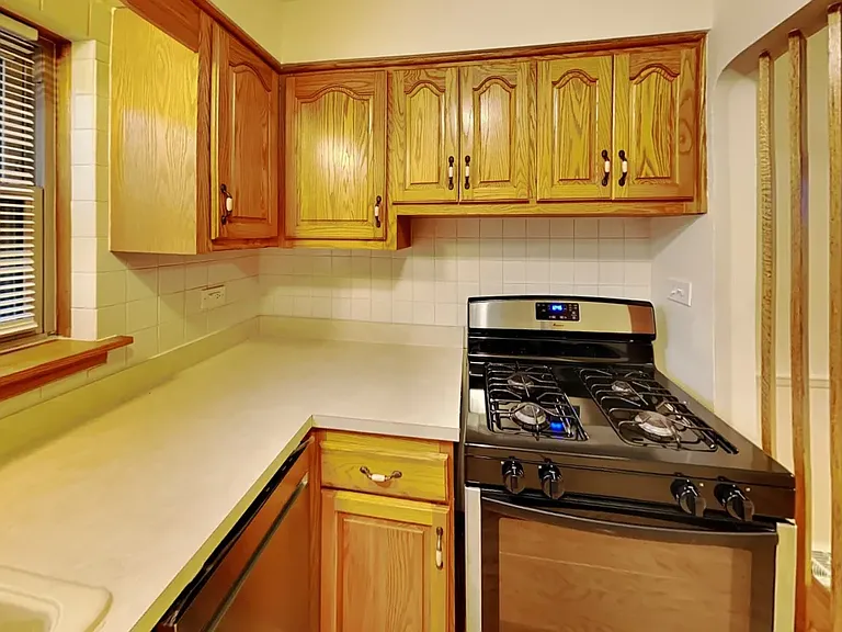 10800 S Tripp Ave — Photo 10