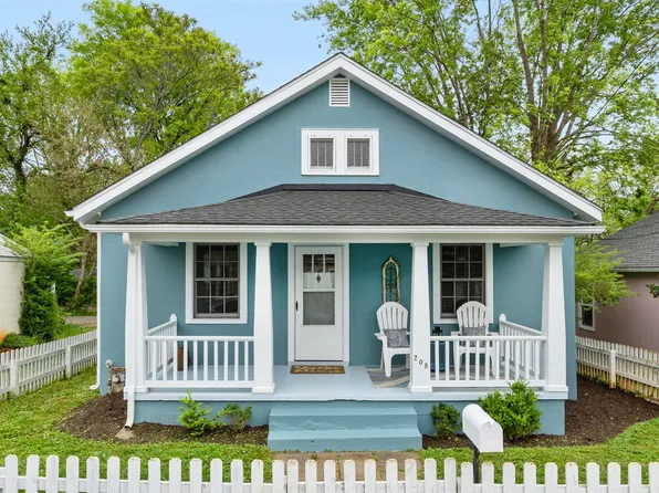 208 Little Graves St, Charlottesville, VA 22902