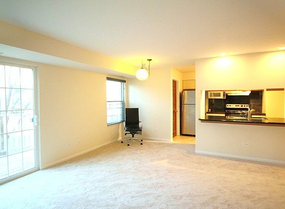 3rd image of 130 Crest Wood Ct APT 8