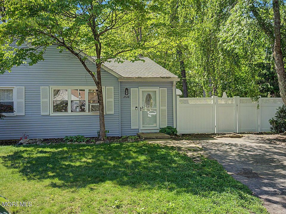 1st image of 2528 Lexington Court