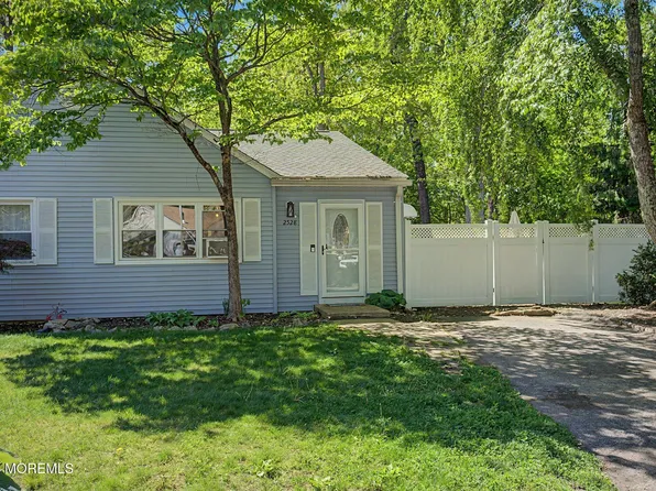 2528 Lexington Court, Jackson, NJ 08527