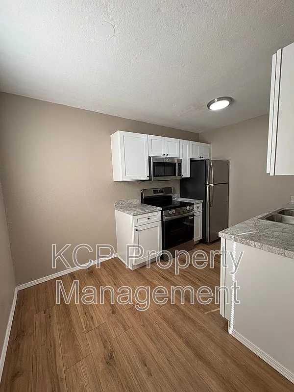 1 bed, 1.0 bath, 750 sqft, $900 — Photo 3