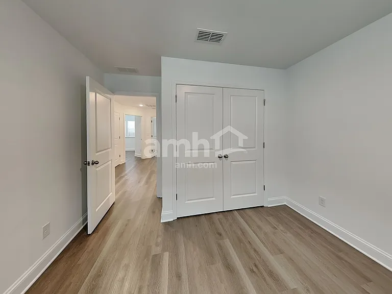 1128 Livengood Way — Photo 11