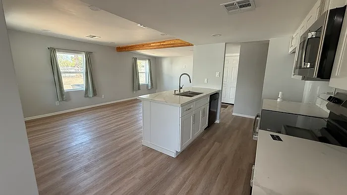 3 bed, 3.0 bath, 1354 sqft, $2,195 — Photo 4