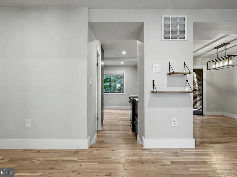 2105 Glencourse Ln — Photo 10