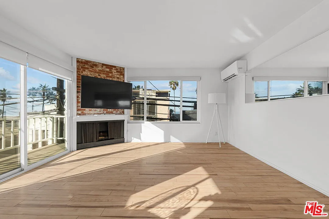 2 bed, 2.0 bath, $5,650 — Photo 2
