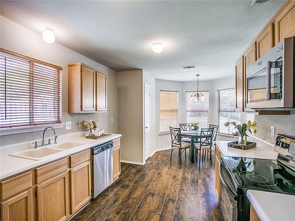 4th image of 2226 Prairie Creek Trl