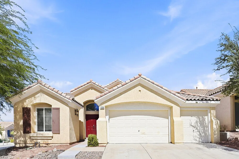 3 bed, 2.5 bath, 2290 sqft, $2,880 — Photo 1