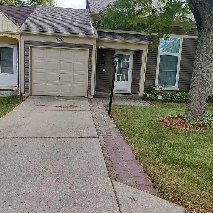 776 Roosevelt Rd