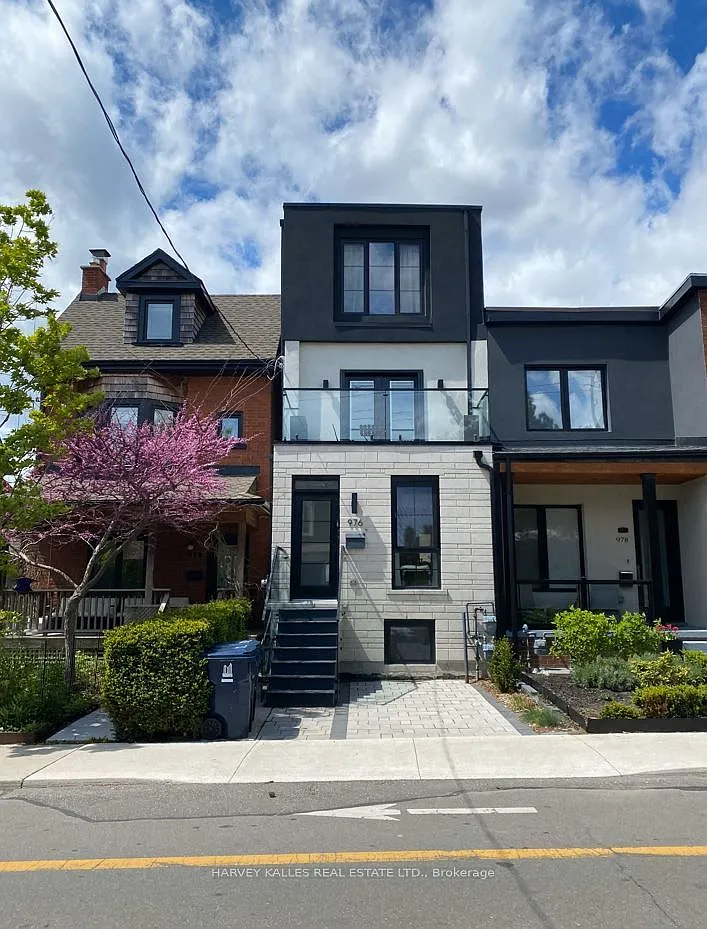 4 bed, $3,900 — Photo 1
