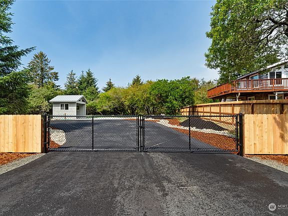 3rd image of 126 Bufflehead Street SW