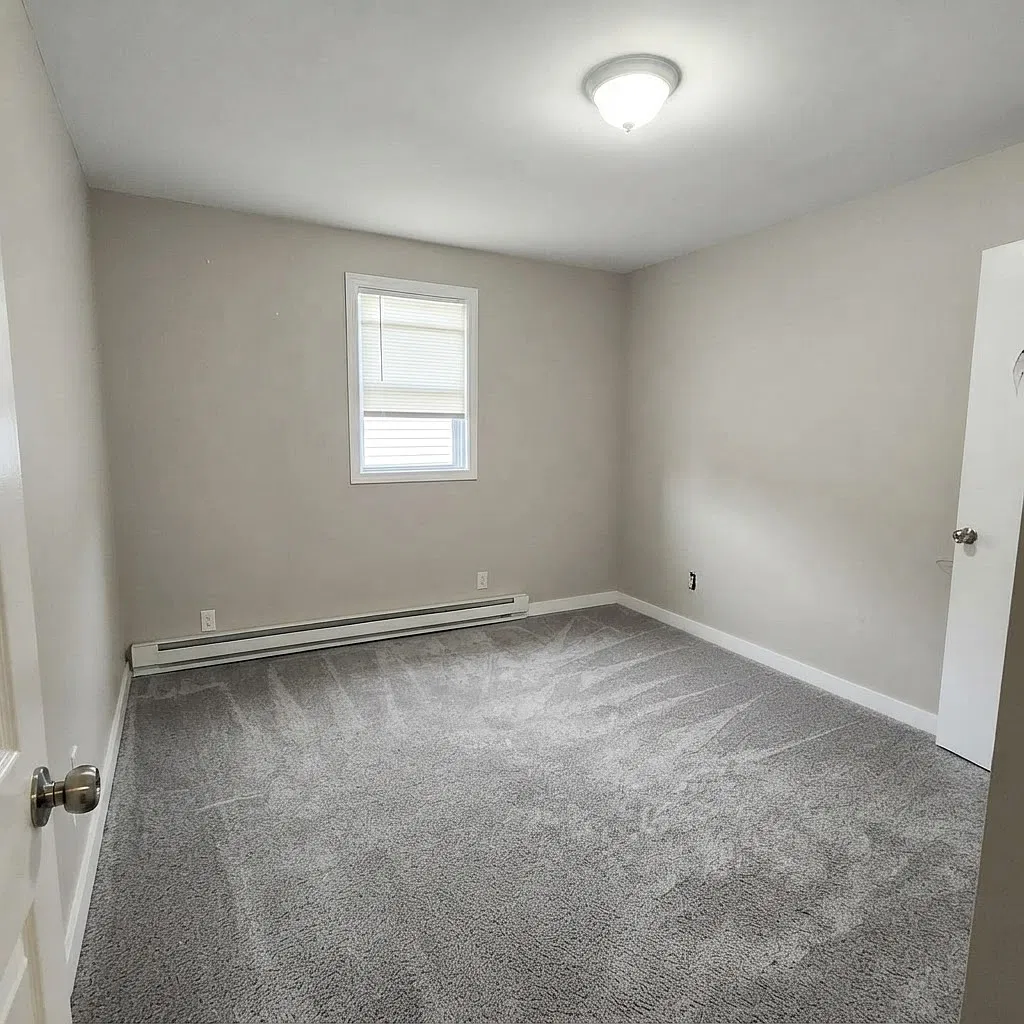 3 bed, 900 sqft, $2,095 — Photo 2