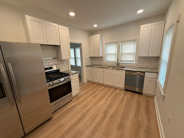 90 W Granet Ave