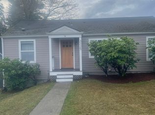 3325 SW 106th St, Seattle, WA 98146