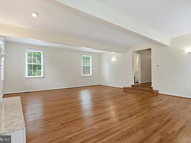 9708 Locust Hill Dr — Photo 9