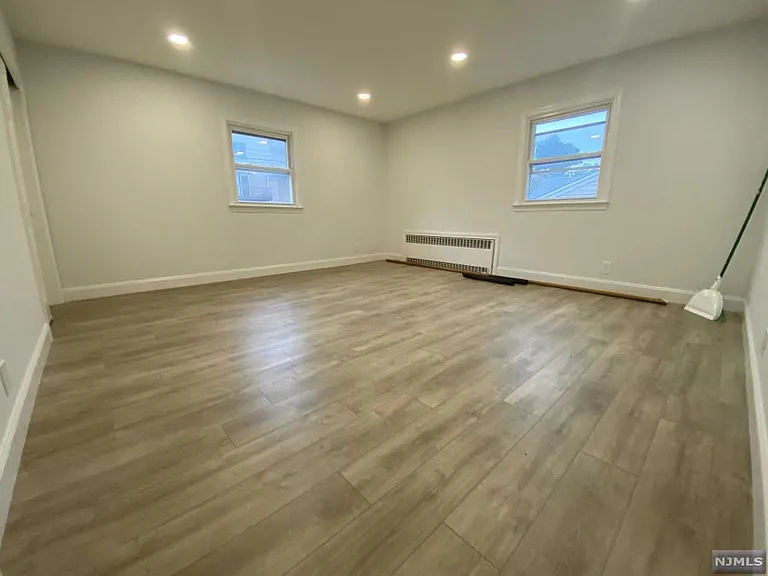 637 6th St #2 — Photo 7